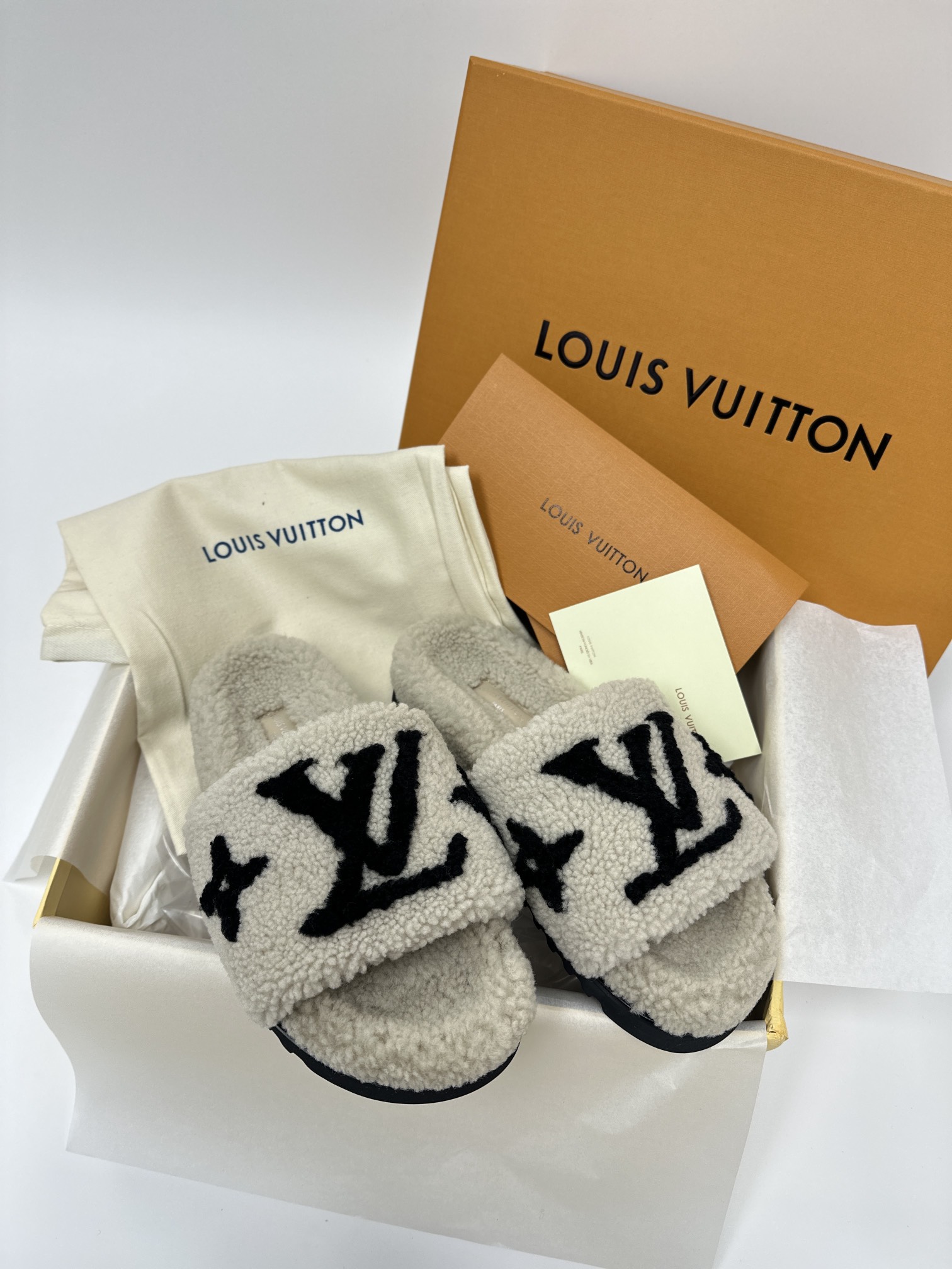 루이비통 Louis Vuitton 슬리퍼