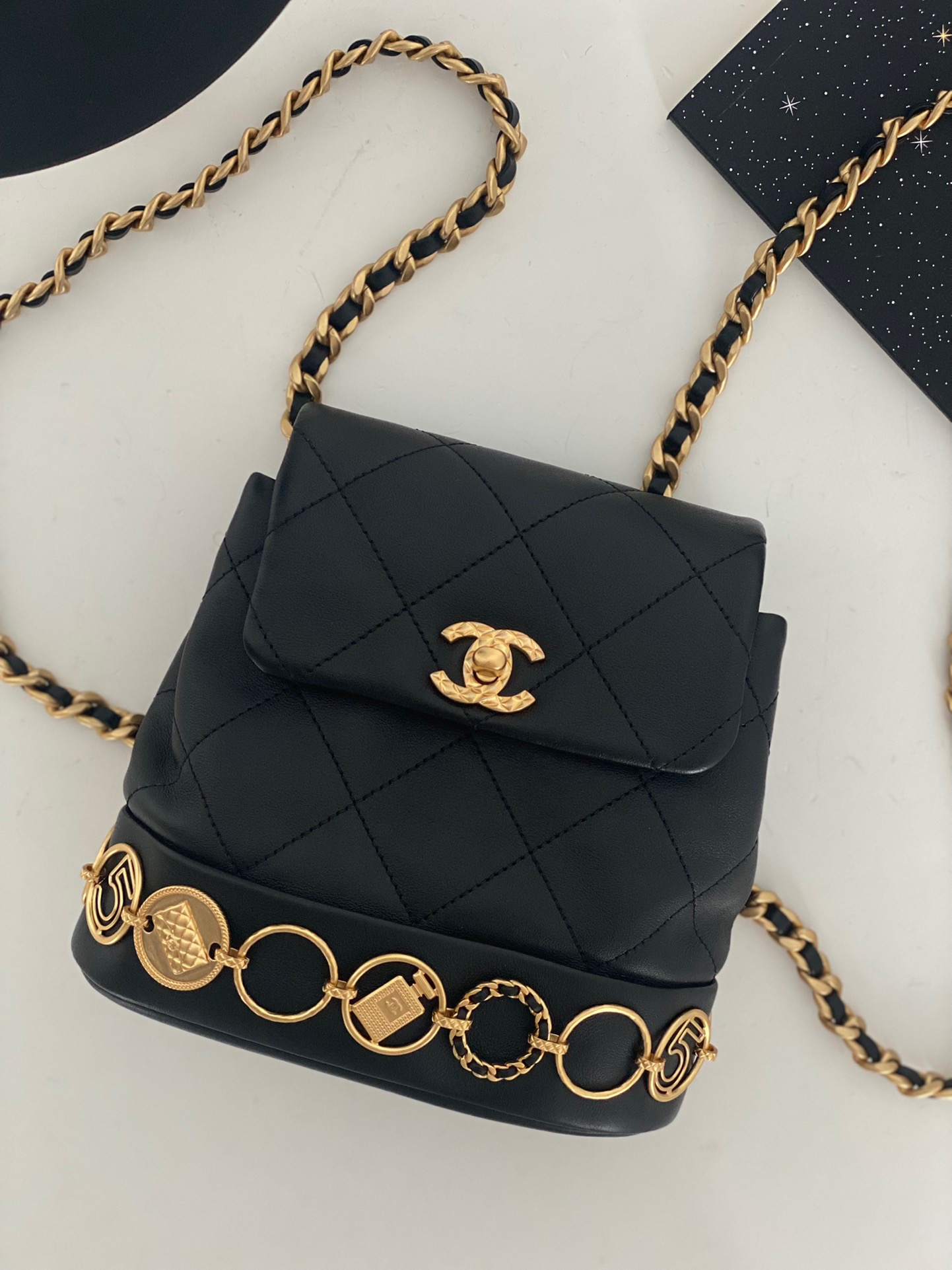 샤넬 CHANEL AS4275 23B 스몰 백팩 카프스킨 & 골드 메탈 블랙 18CM
