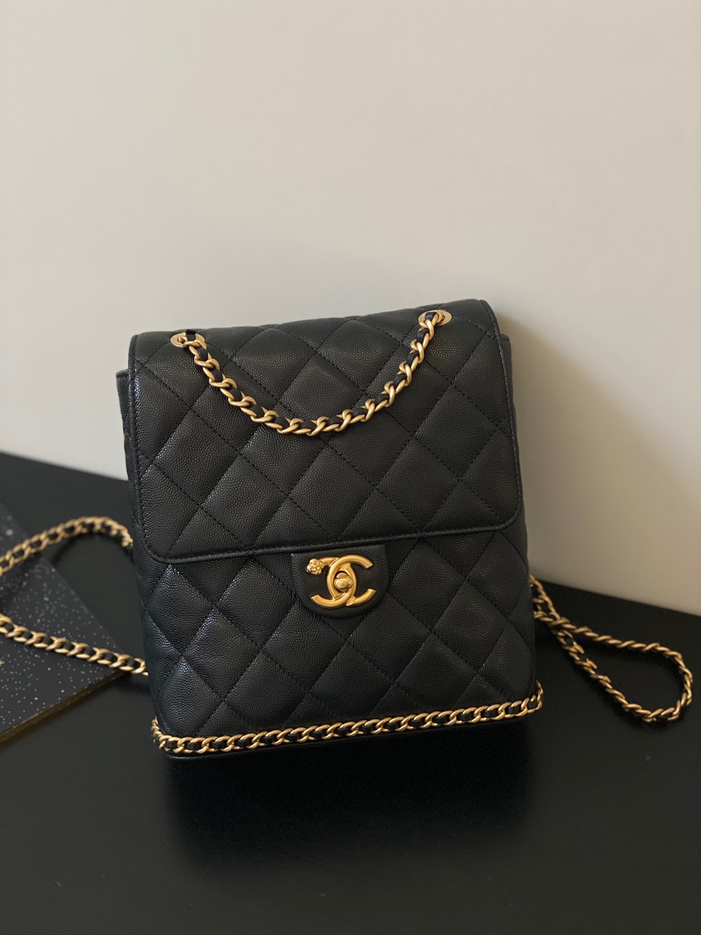 샤넬 CHANEL AS4490 23K  백팩 & 골드 메탈 블랙 22CM