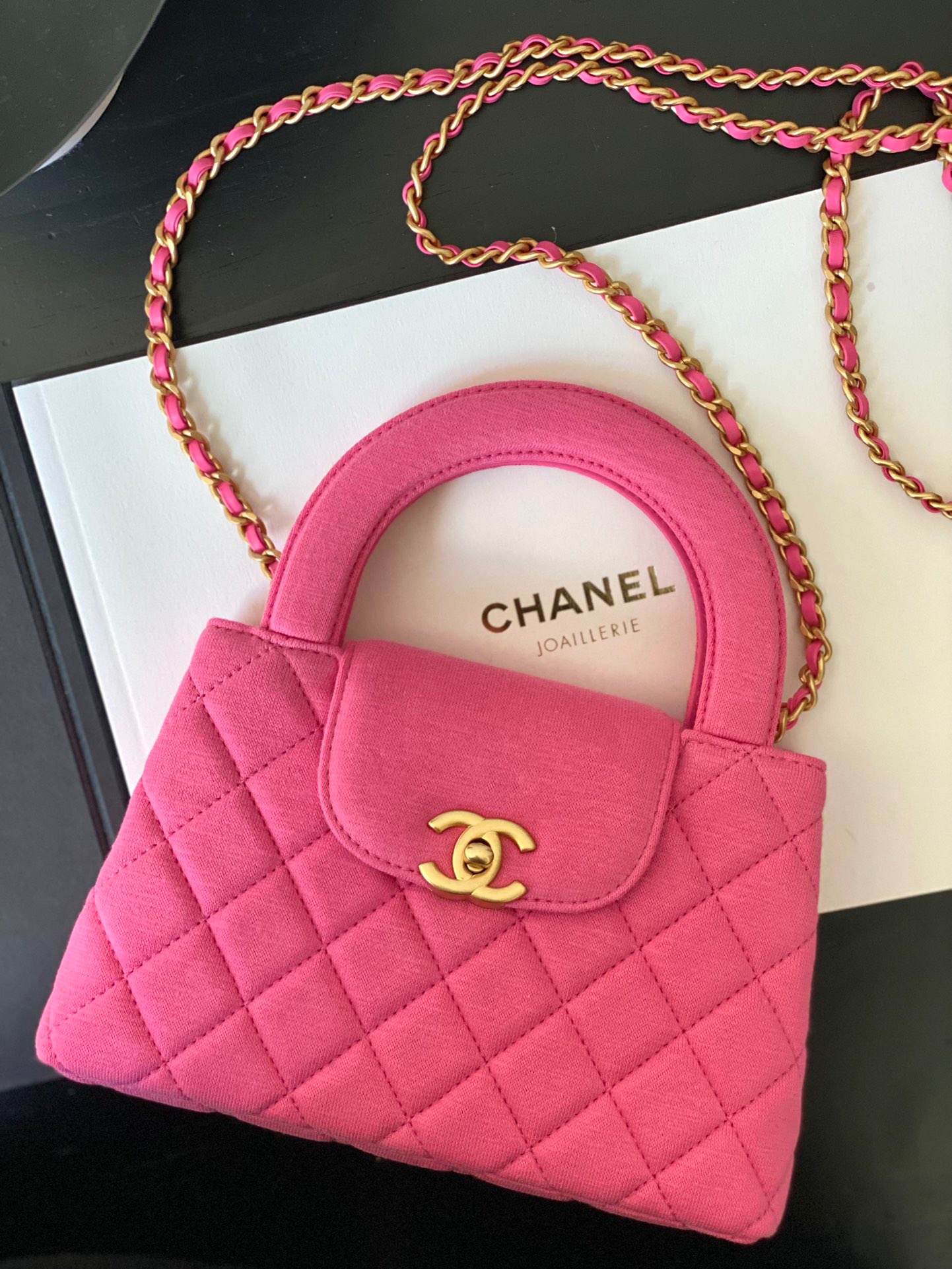 샤넬 CHANEL AP3435 23K 클래식 체인 달린 미니백 & 골드 코랄 19CM