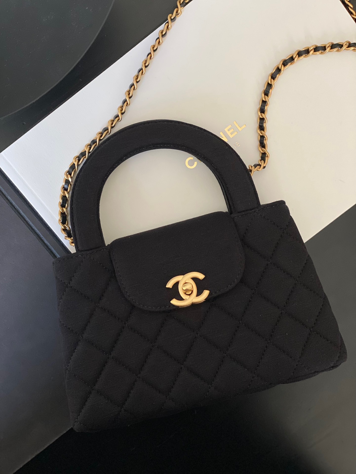 샤넬 CHANEL AP3435 23K 클래식 체인 달린 미니백 & 골드 코랄 19CM