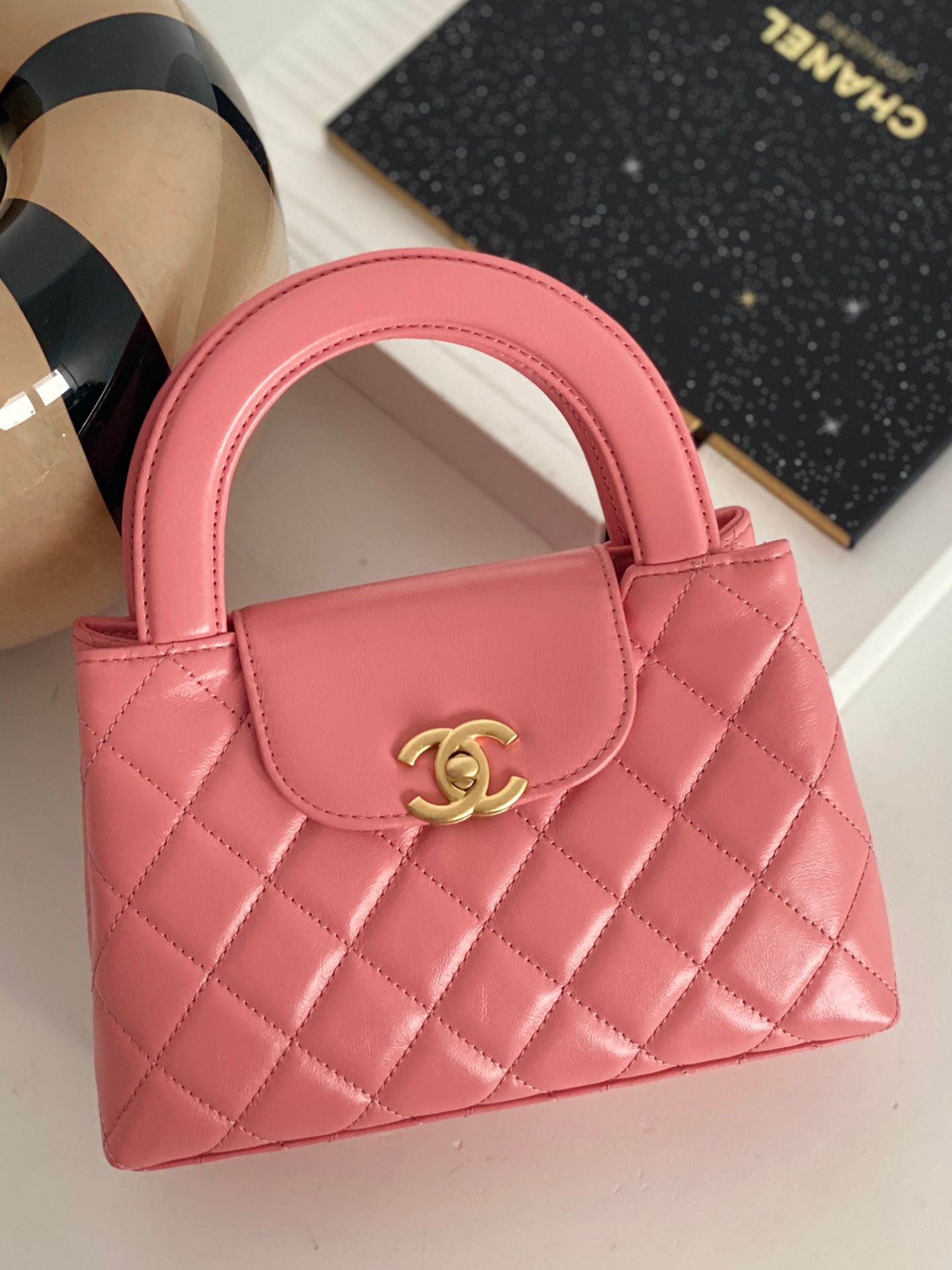 샤넬 CHANEL AP3435 23K 클래식 체인 달린 미니백 & 골드 코랄 19CM