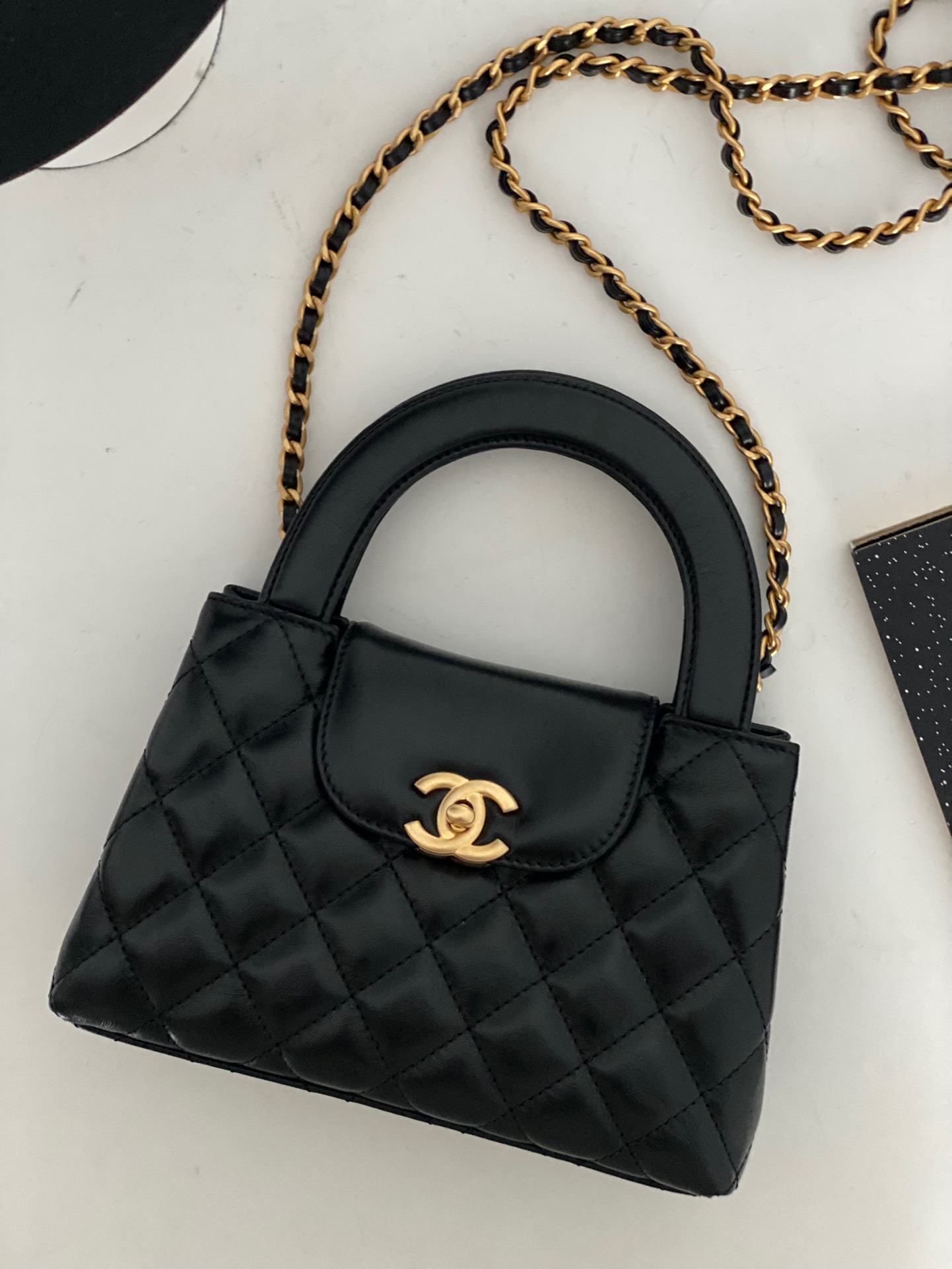 샤넬 CHANEL AP3435 23K 클래식 체인 달린 미니백 & 골드 코랄 19CM