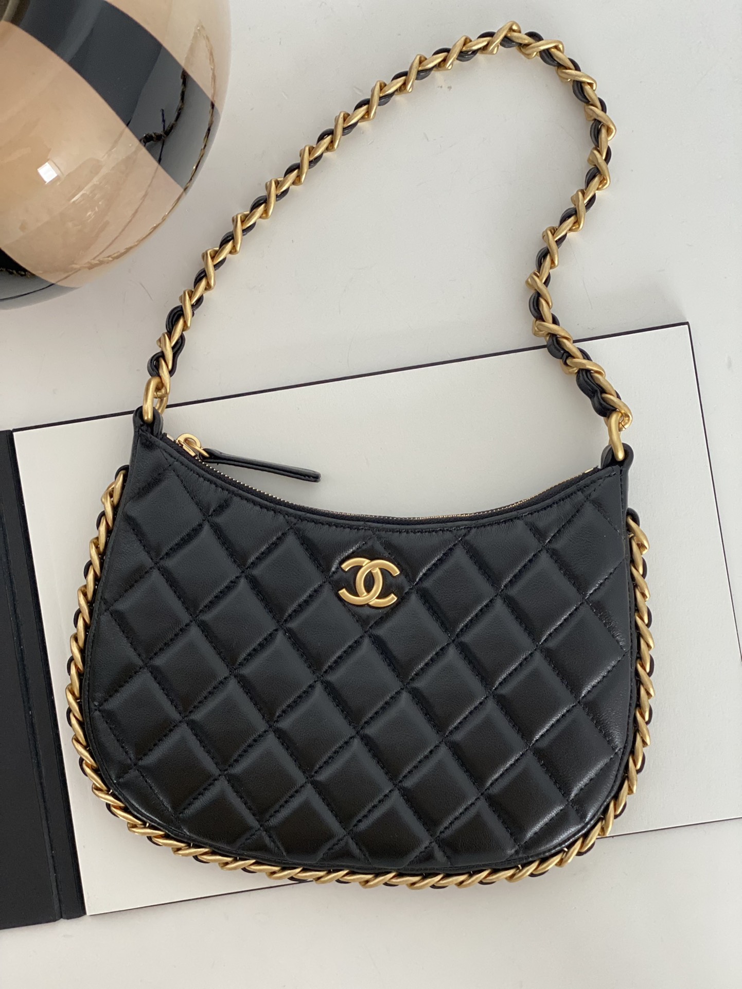 샤넬 CHANEL AS4378 23B 숄더백  & 골드 코랄 23.5CM