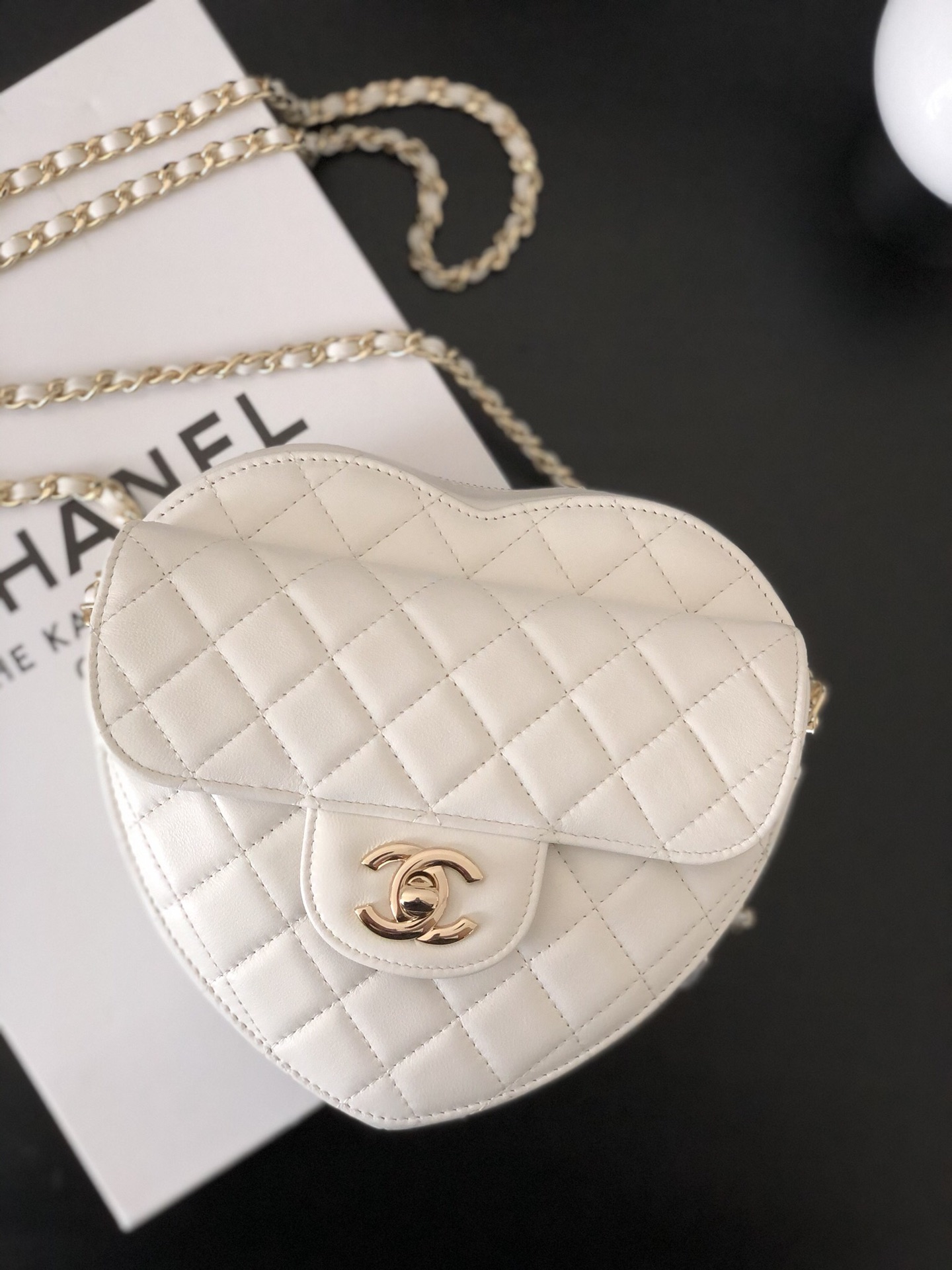 샤넬 CHANEL AS3191 22SS 하트백 램스킨 & 골드 코랄 16.5CM