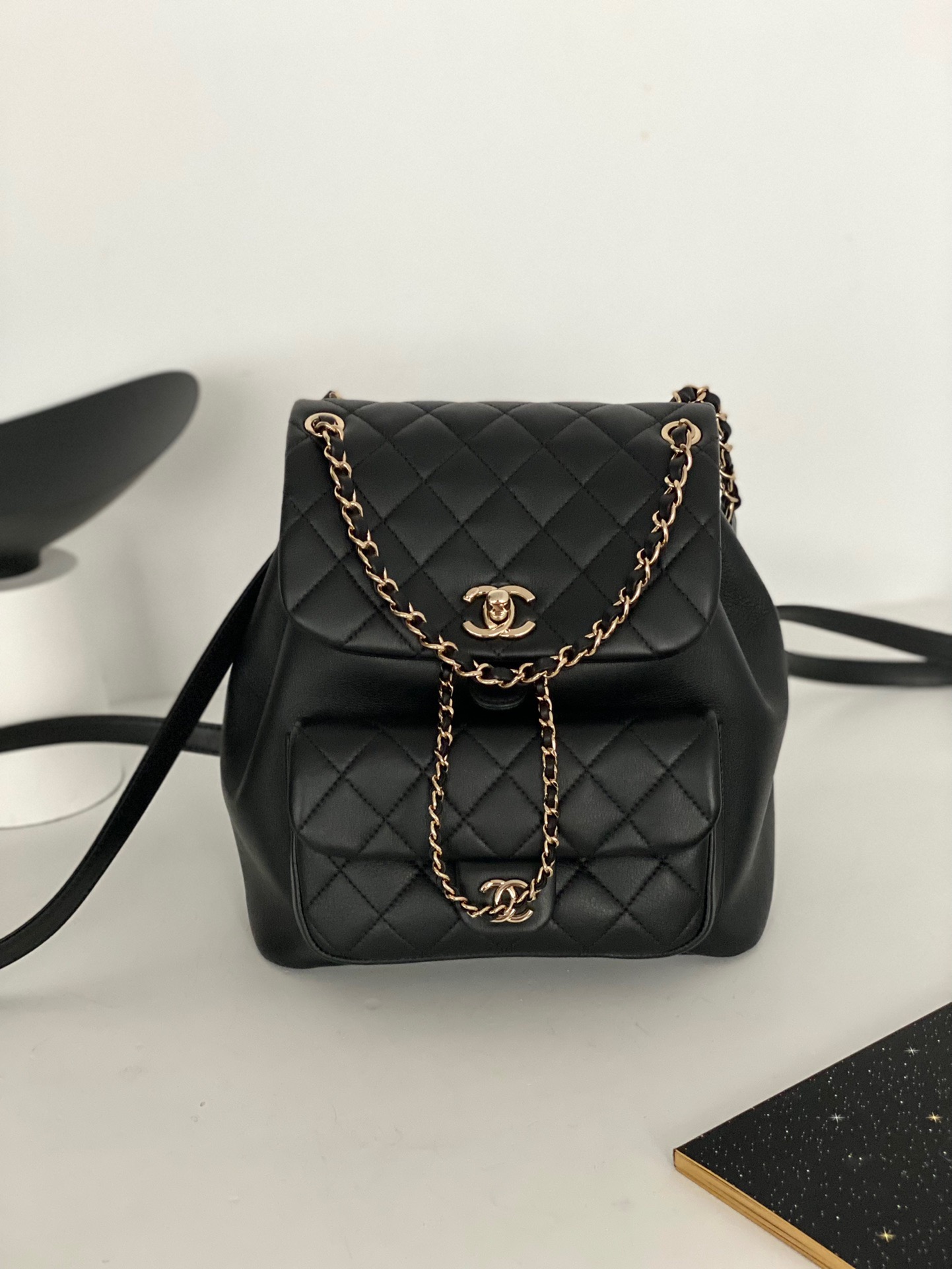 샤넬 CHANEL AS3618 23C DUMA 백팩 카프스킨 & 골드 메탈 블랙 23CM