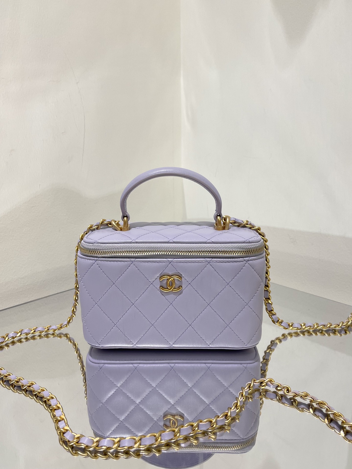 샤넬 CHANEL AP2199 체인 코스메틱 케이스 램스킨 & 골드 메탈 16.5CM
