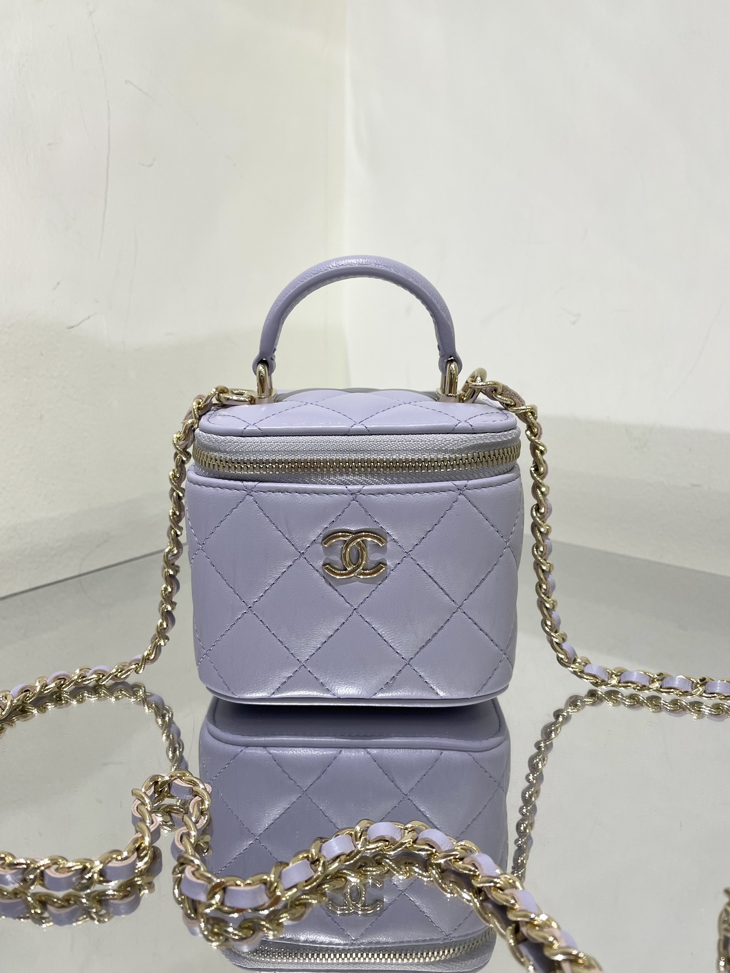 샤넬 CHANEL AP2198 스몰 체인 코스메틱 케이스 램스킨 & 골드 메탈 11CM