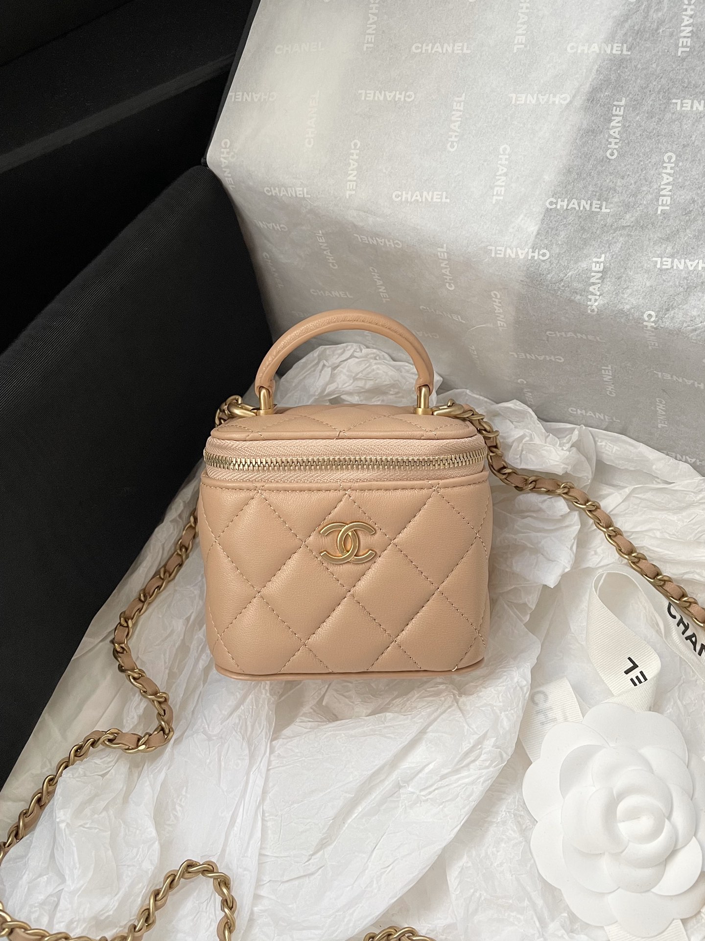 샤넬 CHANEL AP2198 스몰 체인 코스메틱 케이스 램스킨 & 골드 메탈 11CM