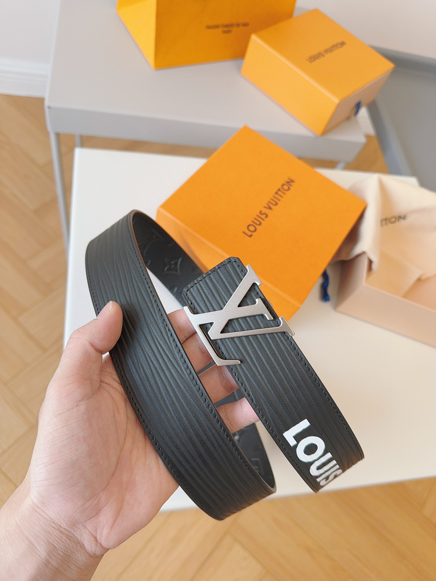 루이비통 Louis Vuitton 벨트 40mm