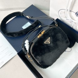 프라다 Prada 1BH203 탑 핸들백 18.5CM