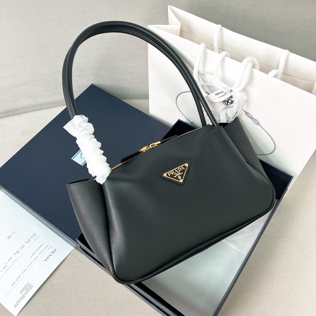 프라다 Prada 1BA444 SoftGrainhobo 탑 핸들백 28CM
