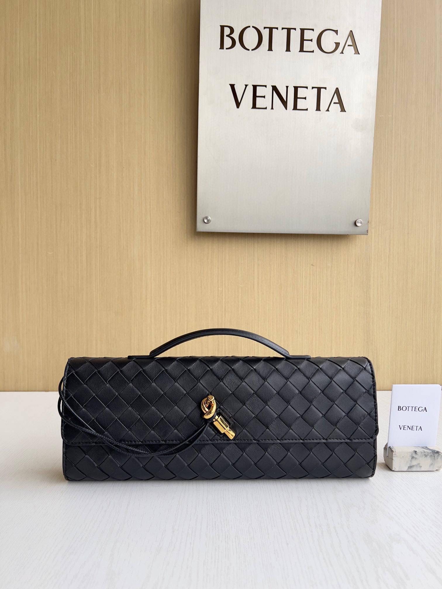 보테가베네타 Bottega Veneta 롱 핸들 클러치 Clutch  Andiamo 741511