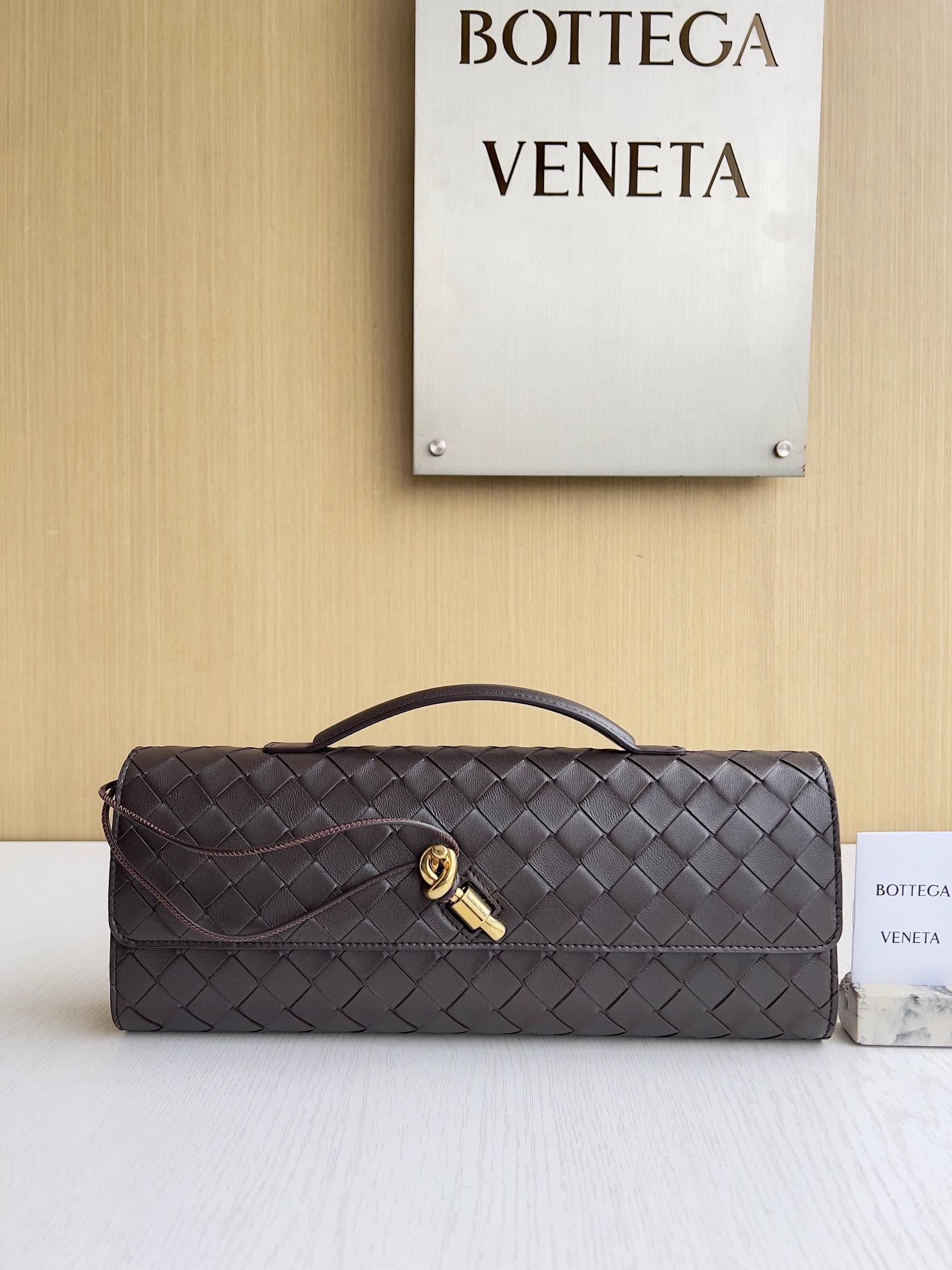 보테가베네타 Bottega Veneta 롱 핸들 클러치 Clutch Andiamo 741511