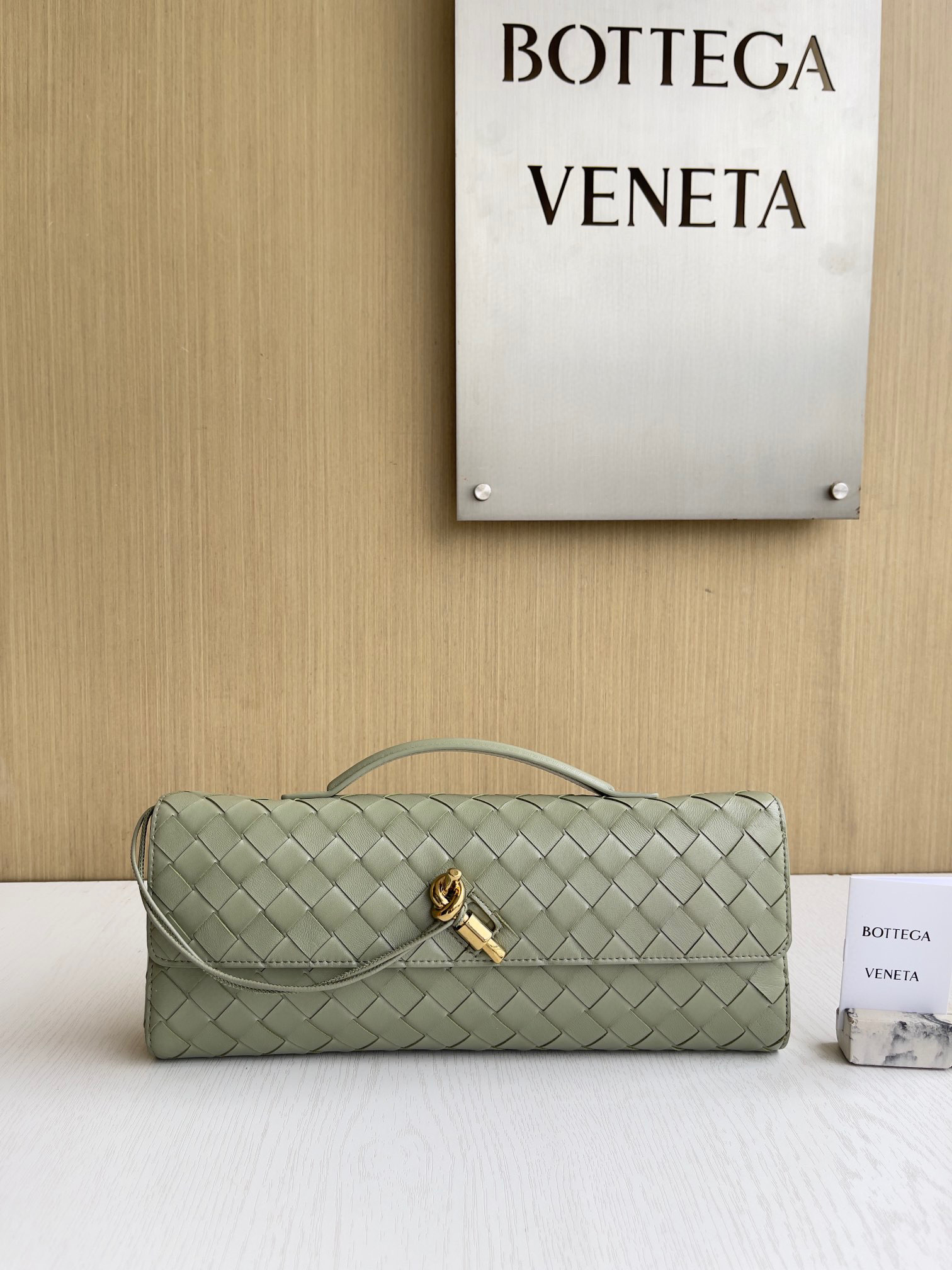 보테가베네타 Bottega Veneta 롱 핸들 클러치 Clutch Andiamo 741511