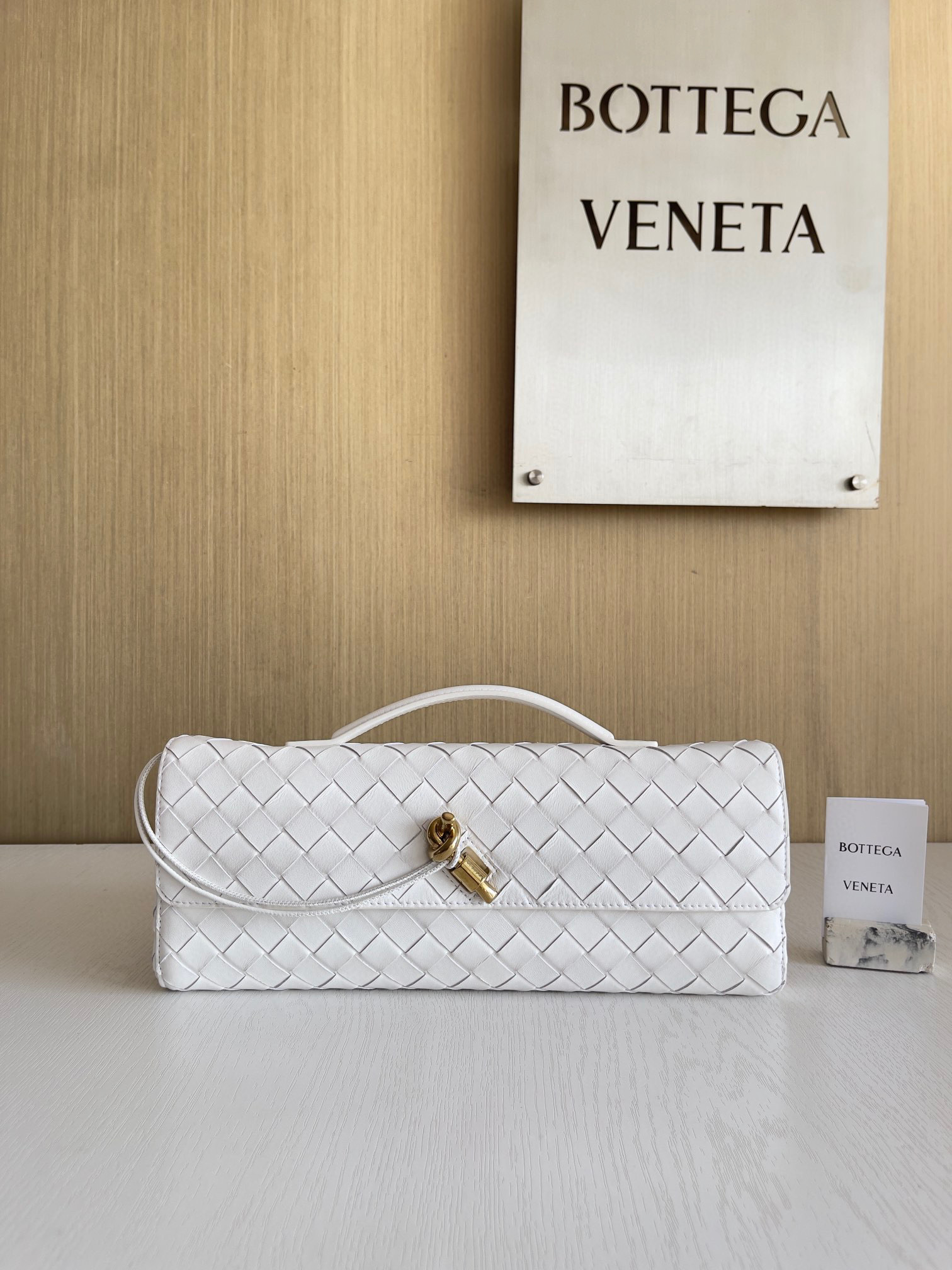 보테가베네타 Bottega Veneta 롱 핸들 클러치 Clutch Andiamo 741511