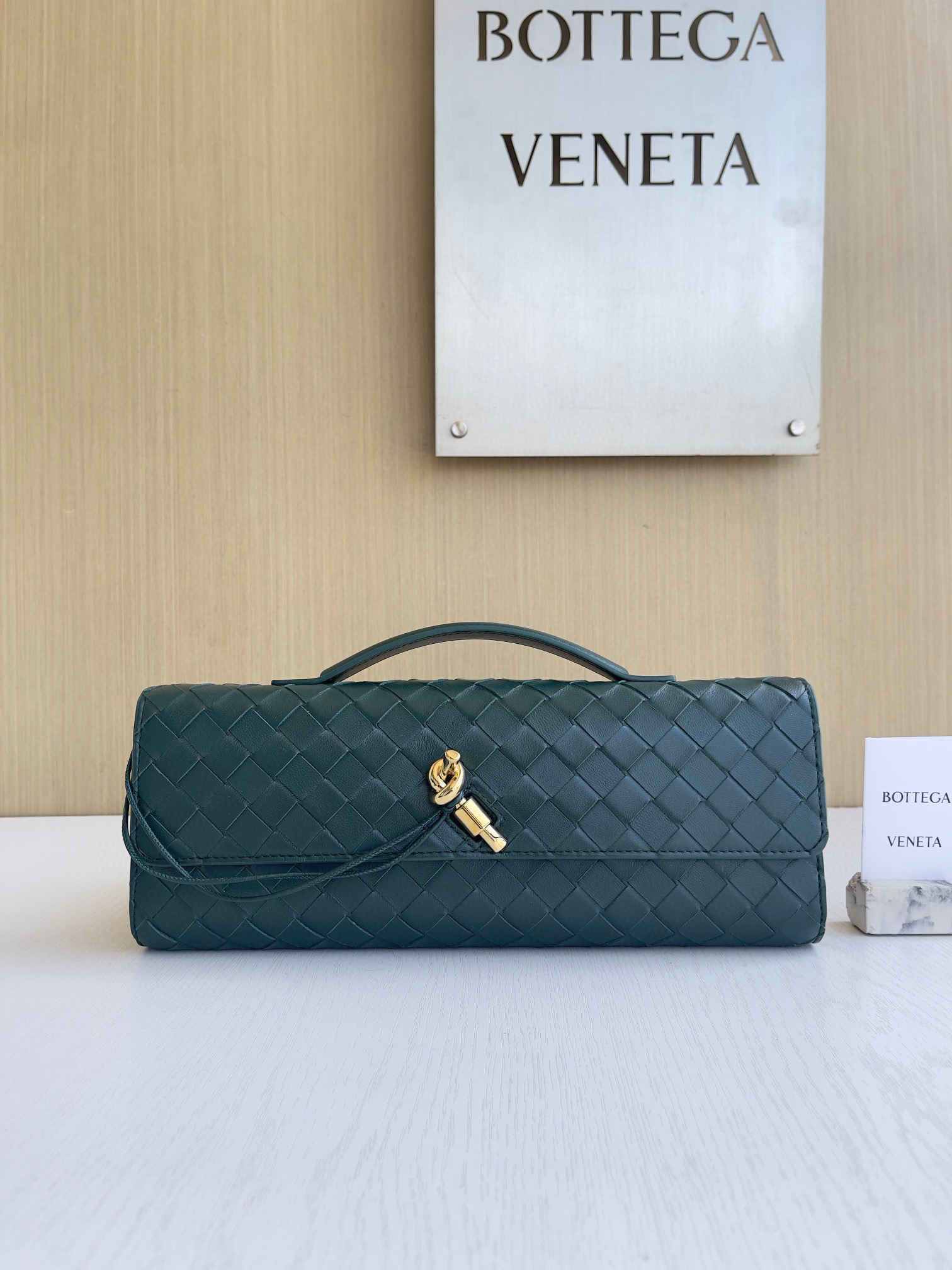 보테가베네타 Bottega Veneta 롱 핸들 클러치 Clutch Andiamo 741511