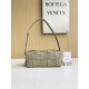 보테가베네타 Bottega Veneta 스몰 브릭 카세트 Brick Cassette 729166