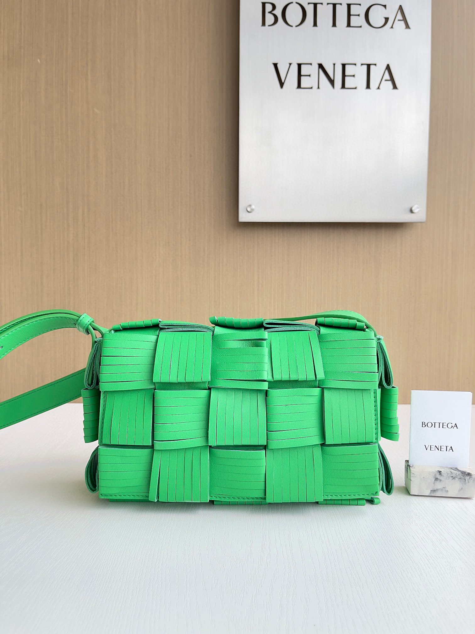 보테가베네타 Bottega Veneta Cassette 카세트백 680698