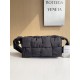 보테가베네타 Bottega Veneta 패디드 테크 카세트 백 Cassette 628951