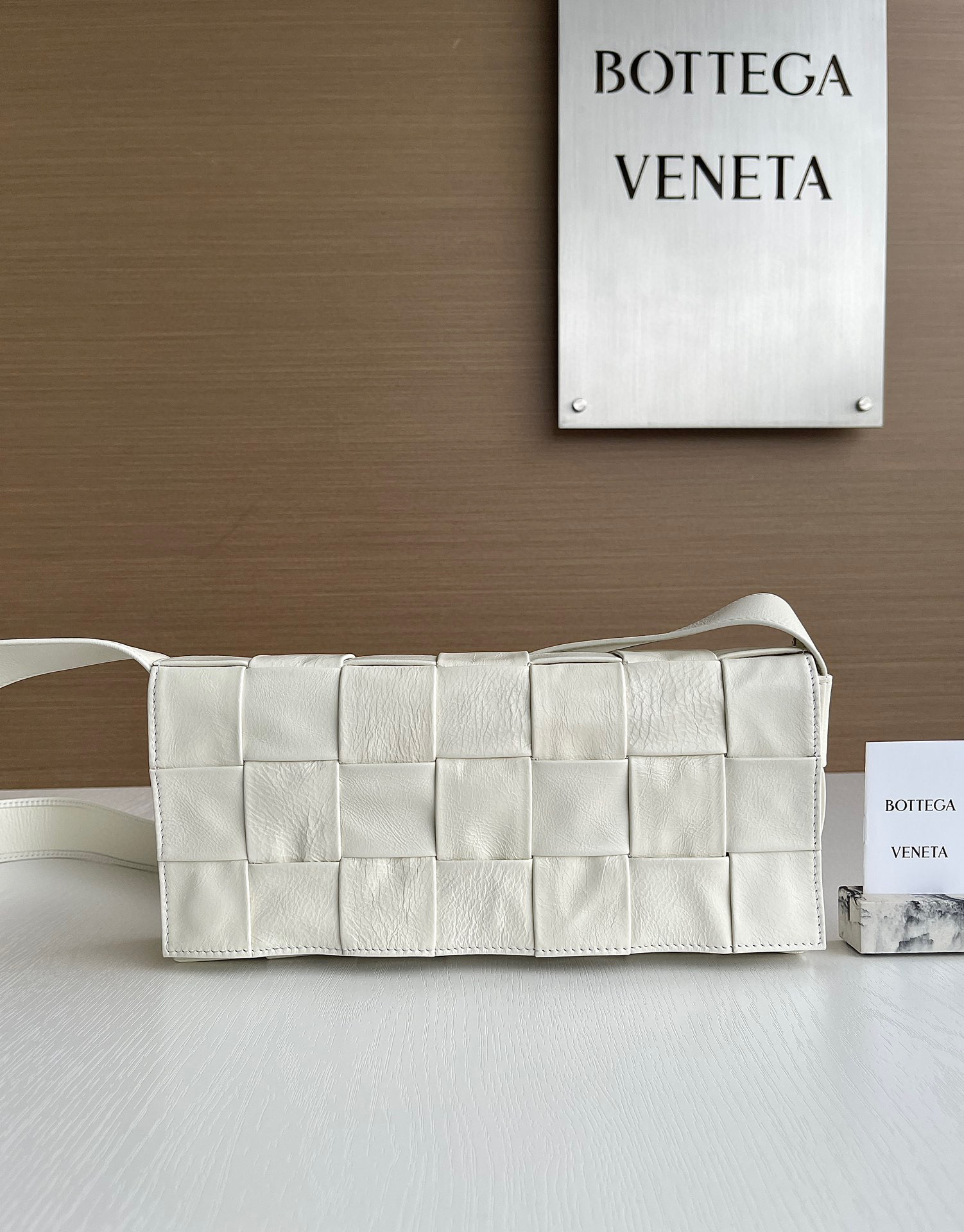 보테가베네타 Bottega Veneta Cassette 카세트백 70136