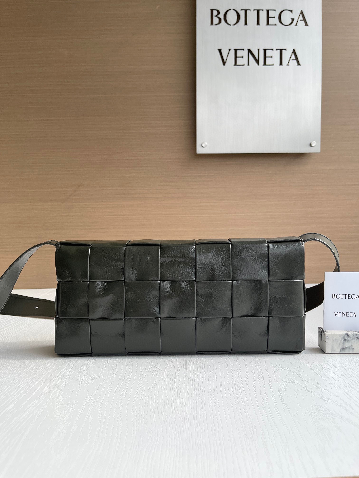 보테가베네타 Bottega Veneta Cassette 카세트백 70136