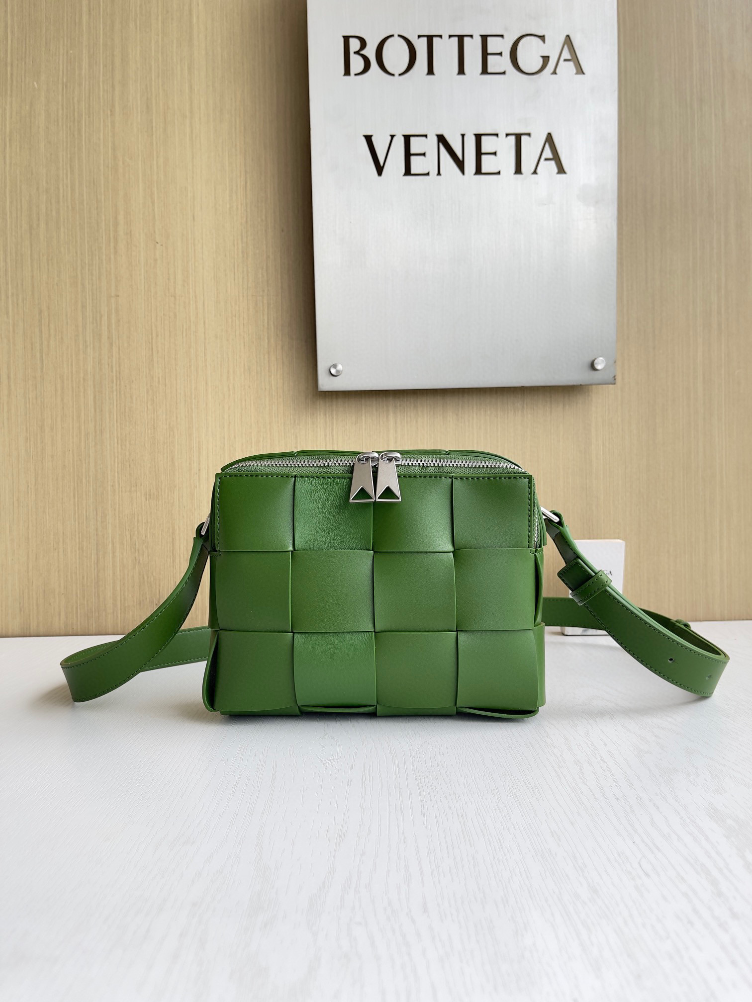 보테가베네타 Bottega Veneta 카세트 카메라 백 Cassette Camera Bag 730027