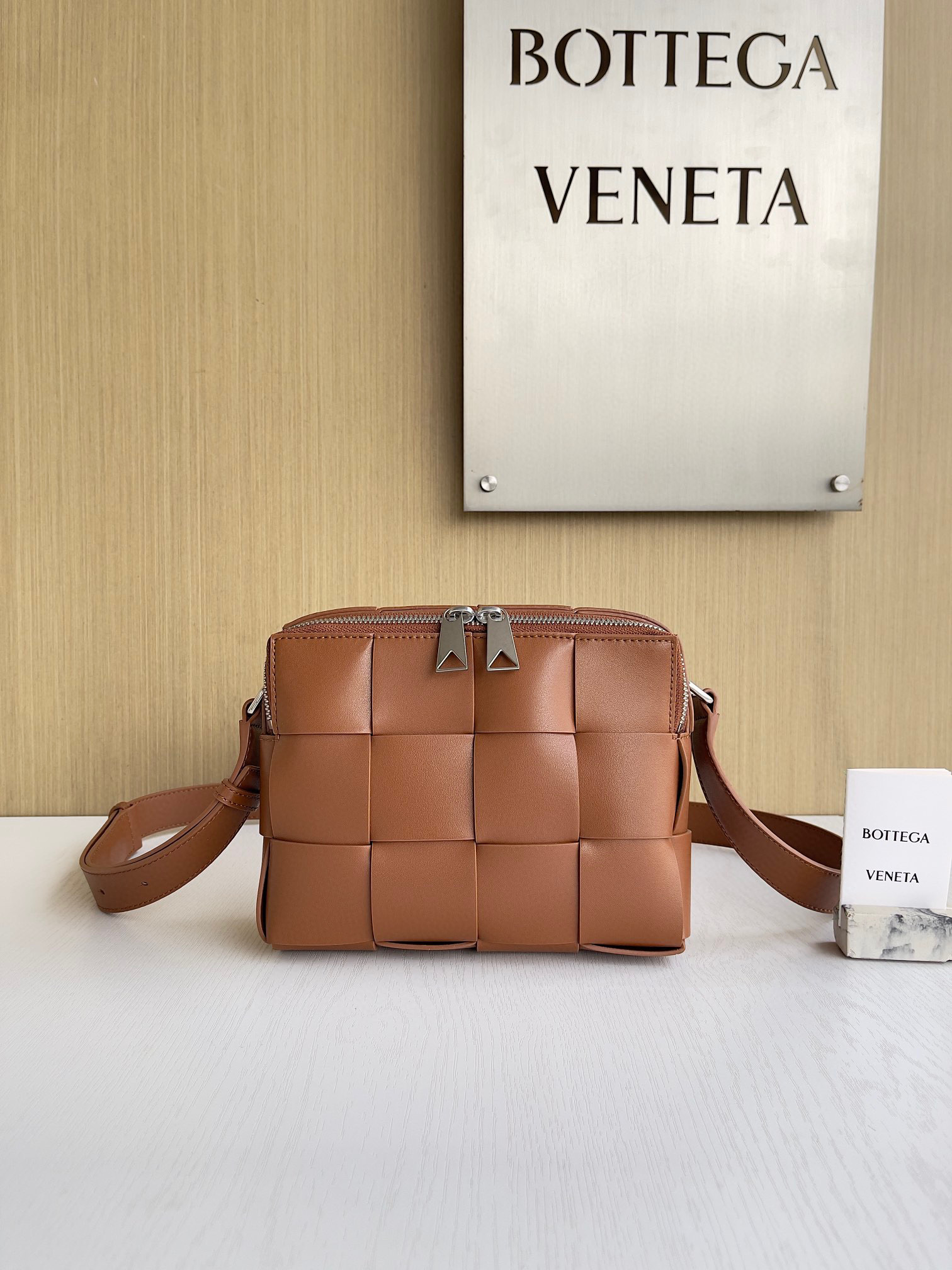 보테가베네타 Bottega Veneta 카세트 카메라 백 Cassette Camera Bag 730027