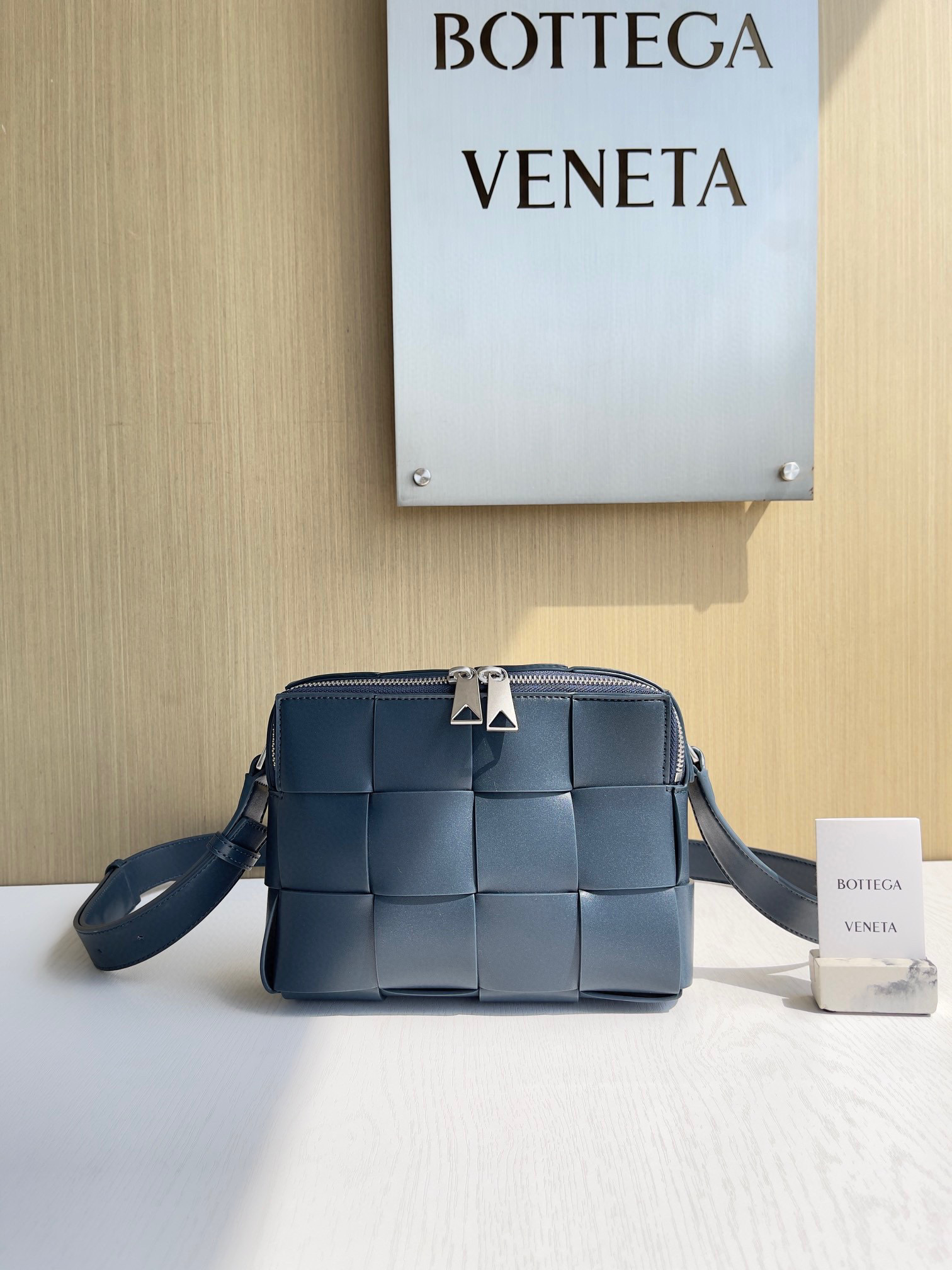 보테가베네타 Bottega Veneta 카세트 카메라 백 Cassette Camera Bag 730027