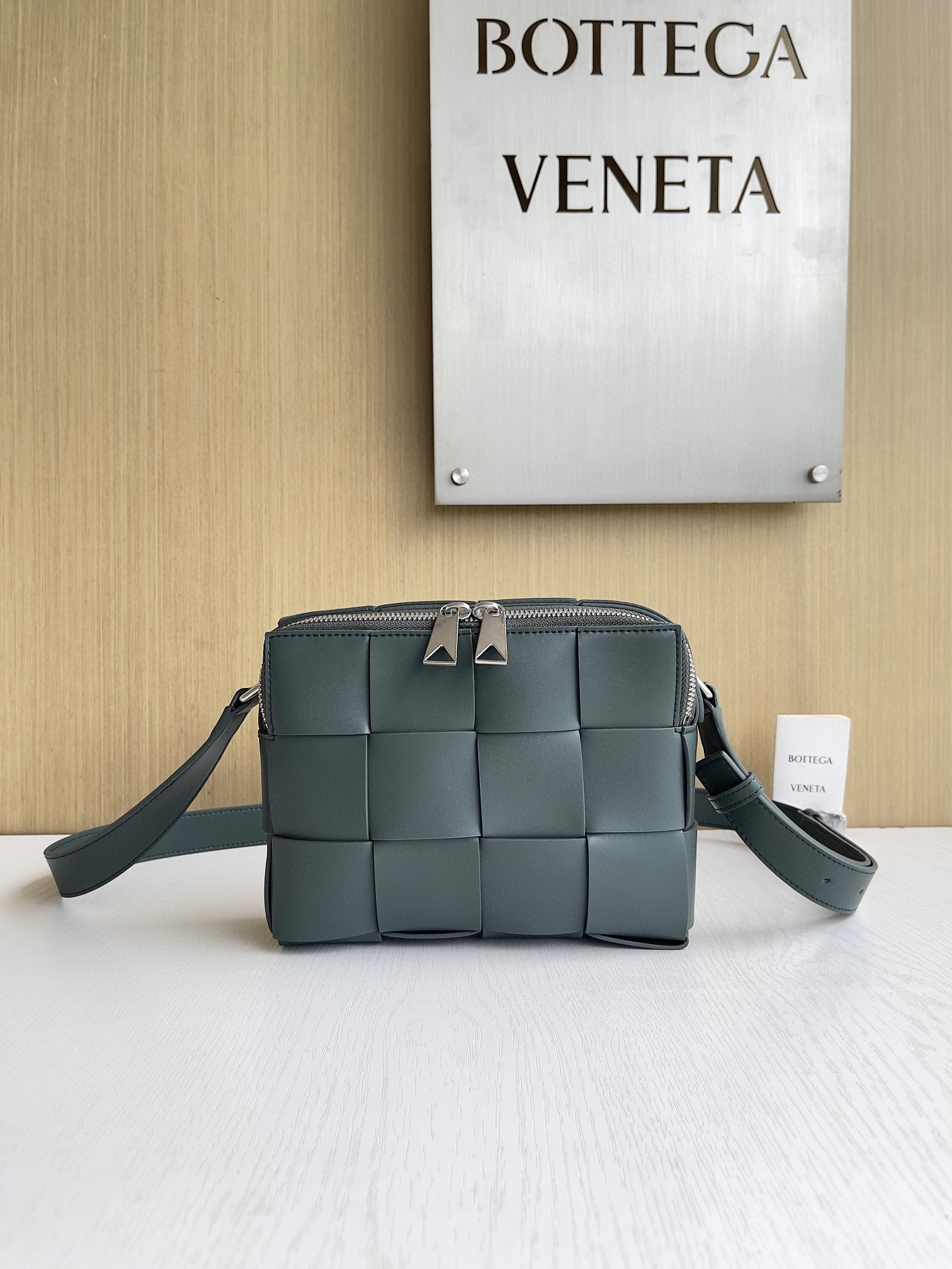 보테가베네타 Bottega Veneta 카세트 카메라 백 Cassette Camera Bag 730027