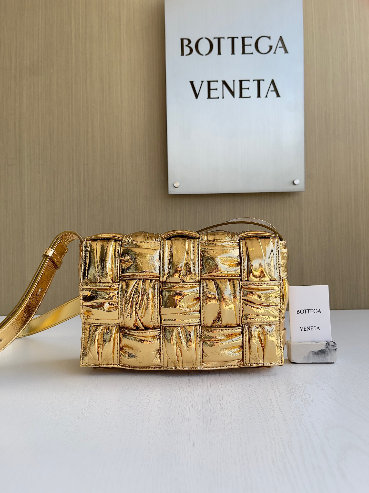 보테가베네타 Bottega Veneta 카세트 Cassette 717089