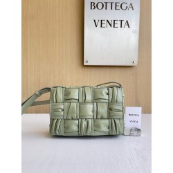 보테가베네타 Bottega Veneta 카세트 Cassette 717089