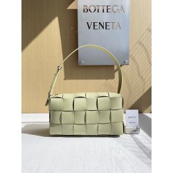 보테가베네타 Bottega Veneta 브릭 카세트 Brick Cassette 709360