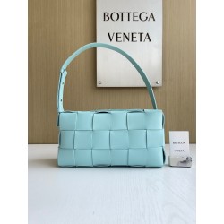 보테가베네타 Bottega Veneta 브릭 카세트 Brick Cassette 709360