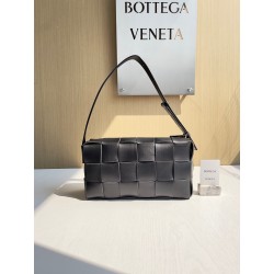 보테가베네타 Bottega Veneta 브릭 카세트 Brick Cassette 709360