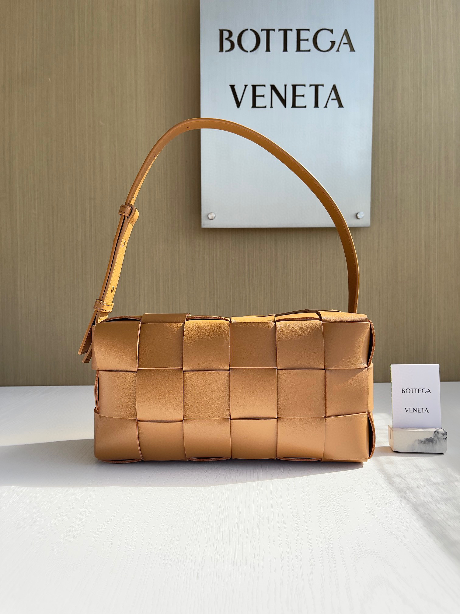 보테가베네타 Bottega Veneta 브릭 카세트 Brick Cassette 709360