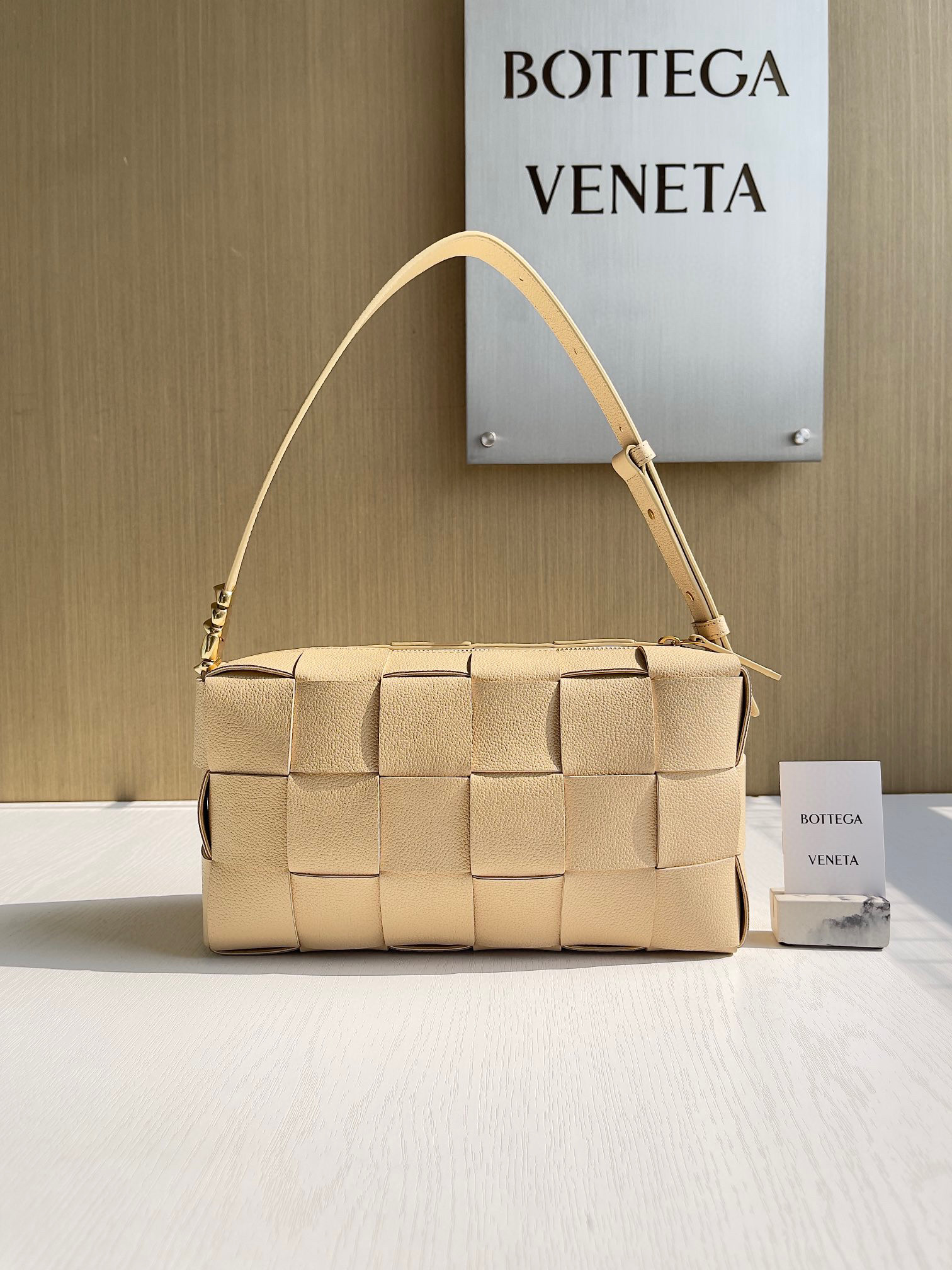보테가베네타 Bottega Veneta 브릭 카세트 Brick Cassette 709360