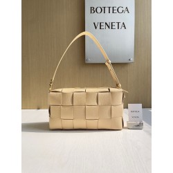 보테가베네타 Bottega Veneta 브릭 카세트 Brick Cassette 709360