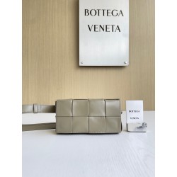 보테가베네타 Bottega Veneta 카세트 벨트 백 Cassette 651053