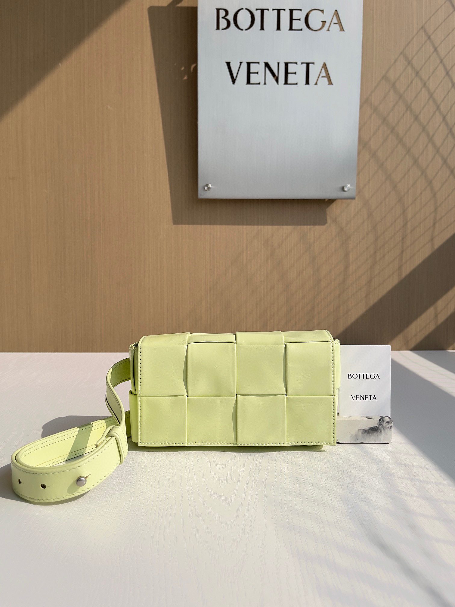 보테가베네타 Bottega Veneta 카세트 벨트 백 Cassette 651053