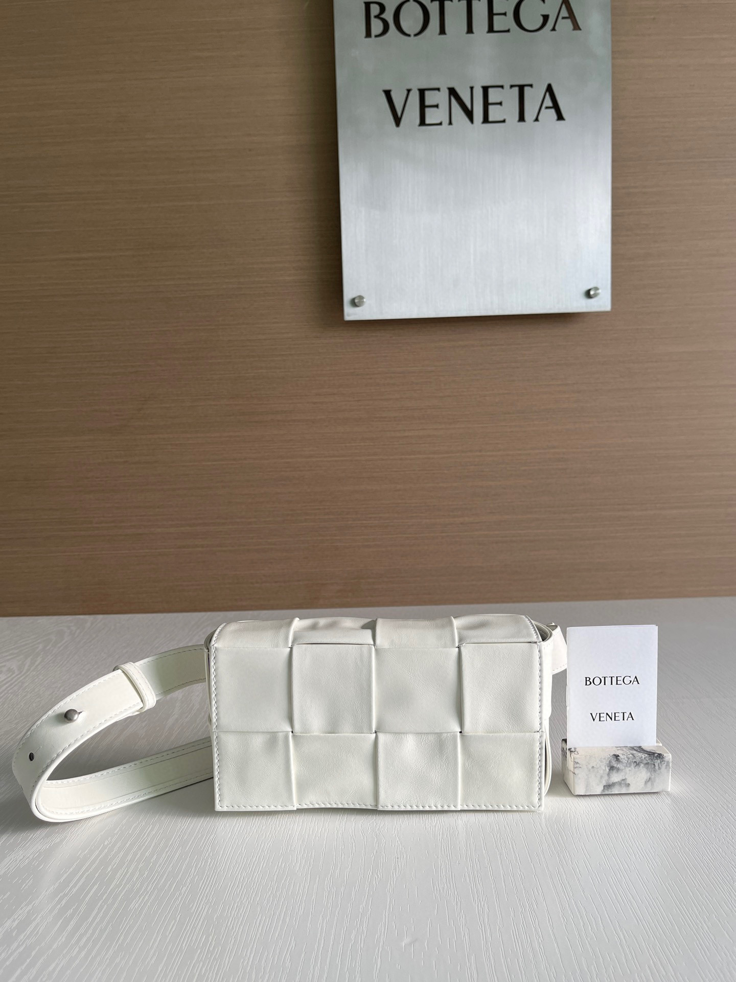 보테가베네타 Bottega Veneta 카세트 벨트 백 Cassette 651053