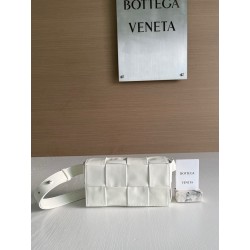 보테가베네타 Bottega Veneta 카세트 벨트 백 Cassette 651053