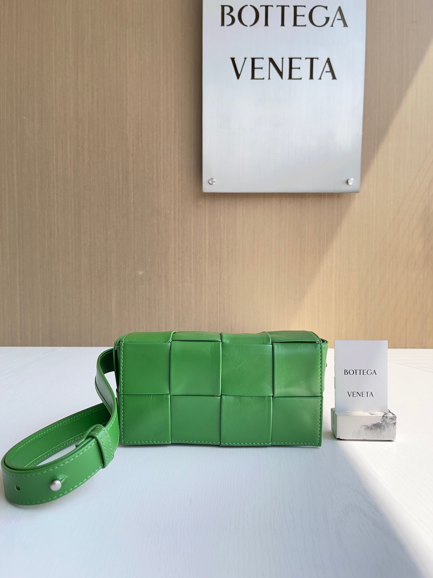 보테가베네타 Bottega Veneta 카세트 벨트 백 Cassette 651053