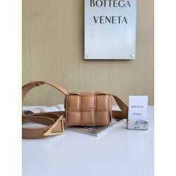 보테가베네타 Bottega Veneta 카세트백 Cassette 716648