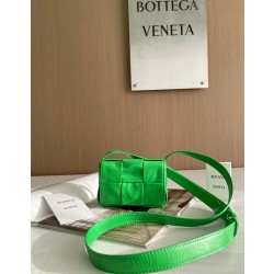 보테가 베네타 Bottega Veneta 미니 레더 카세트백 리본 Cassette 667048