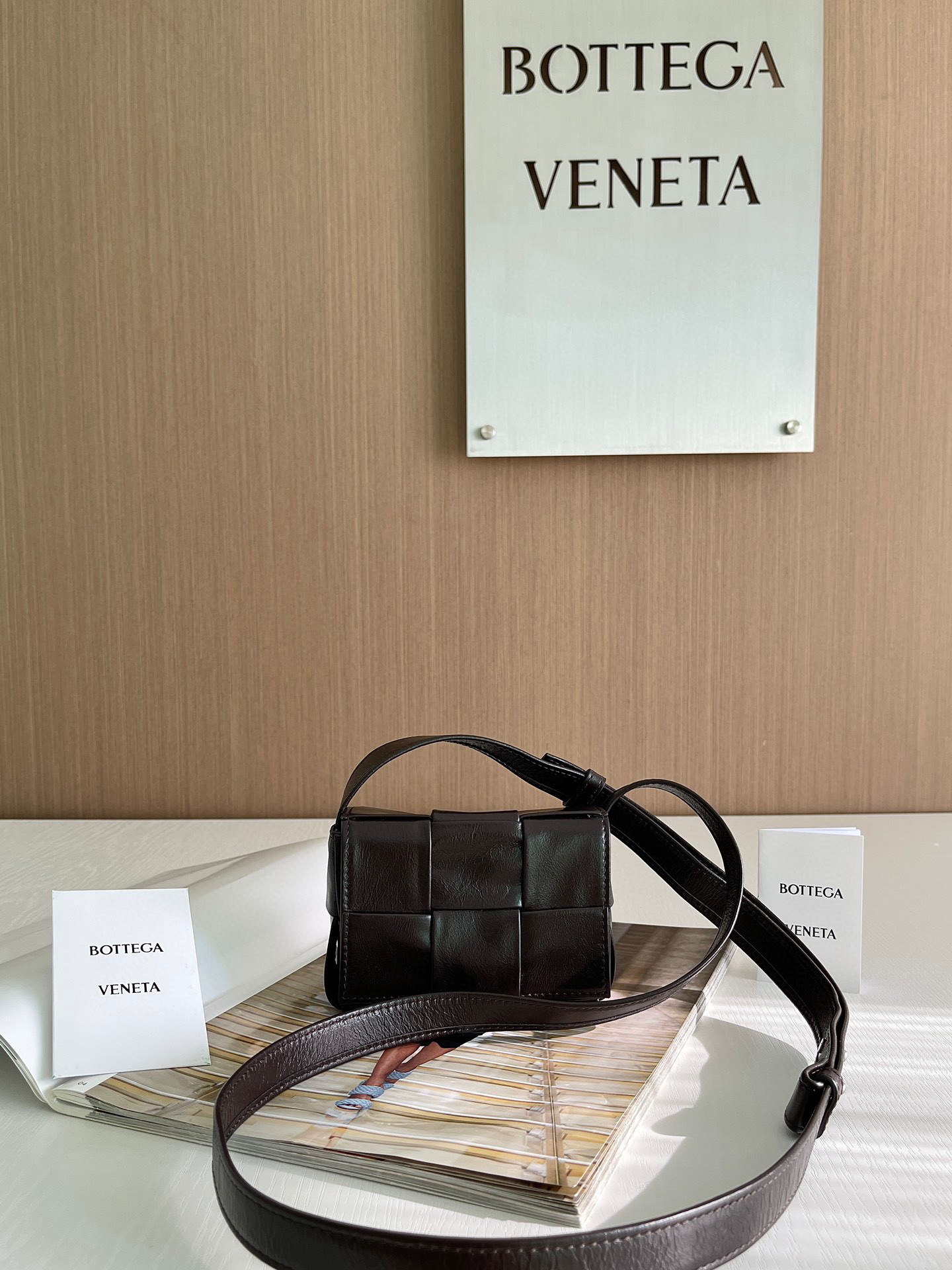 보테가 베네타 Bottega Veneta 미니 레더 카세트백 리본 Cassette 667048