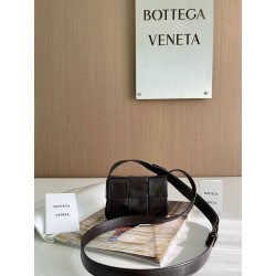 보테가 베네타 Bottega Veneta 미니 레더 카세트백 리본 Cassette 667048