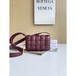 보테가 베네타 Bottega Veneta 스몰 패디드 카세트 mini Cassette 717506