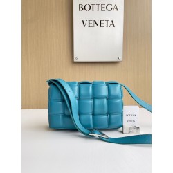 보테가 베네타 Bottega Veneta 패디드 카세트 Cassette 591970