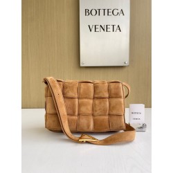 보테가 베네타 Bottega Veneta 스웨이드 브라운 Cassette 591970